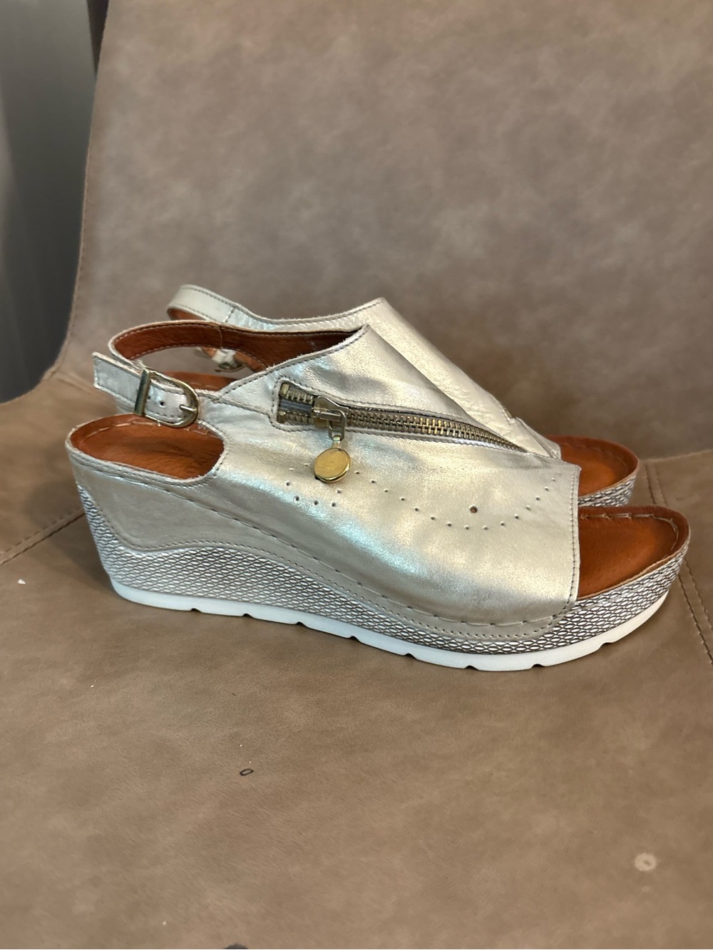 V Italia gold zipper heel wedges sandals shoes size 9